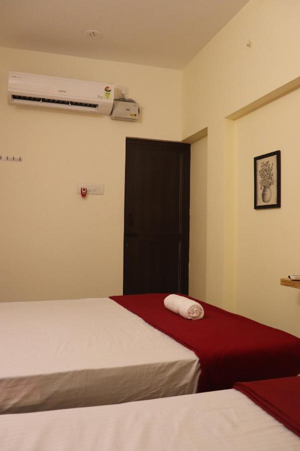 Grand Suites Srirangam Tiruchirappalli Buitenkant foto
