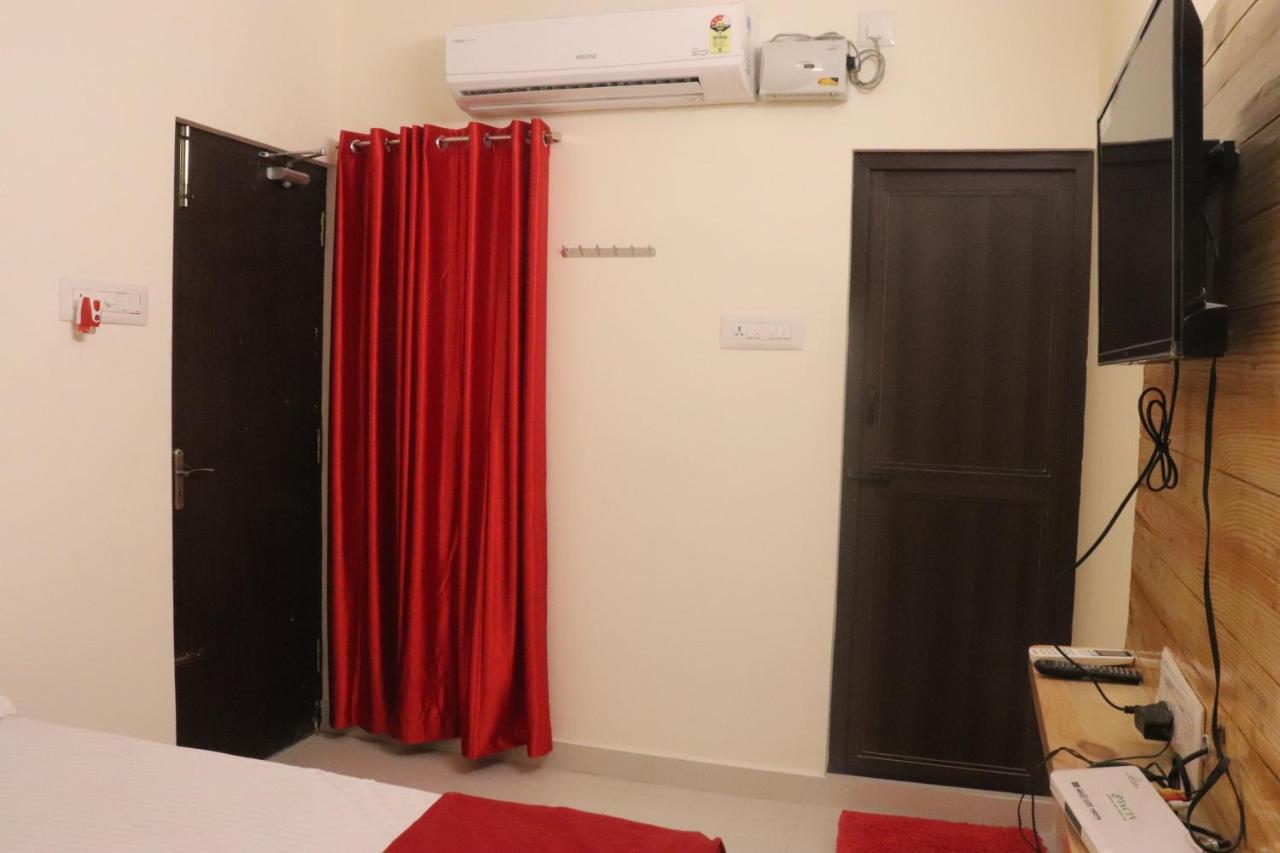 Grand Suites Srirangam Tiruchirappalli Buitenkant foto
