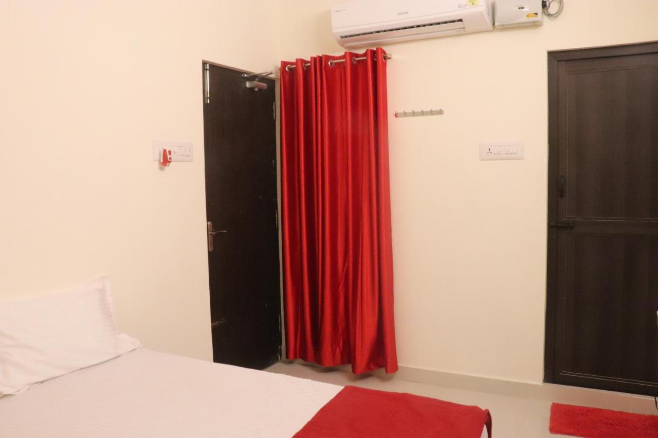 Grand Suites Srirangam Tiruchirappalli Buitenkant foto